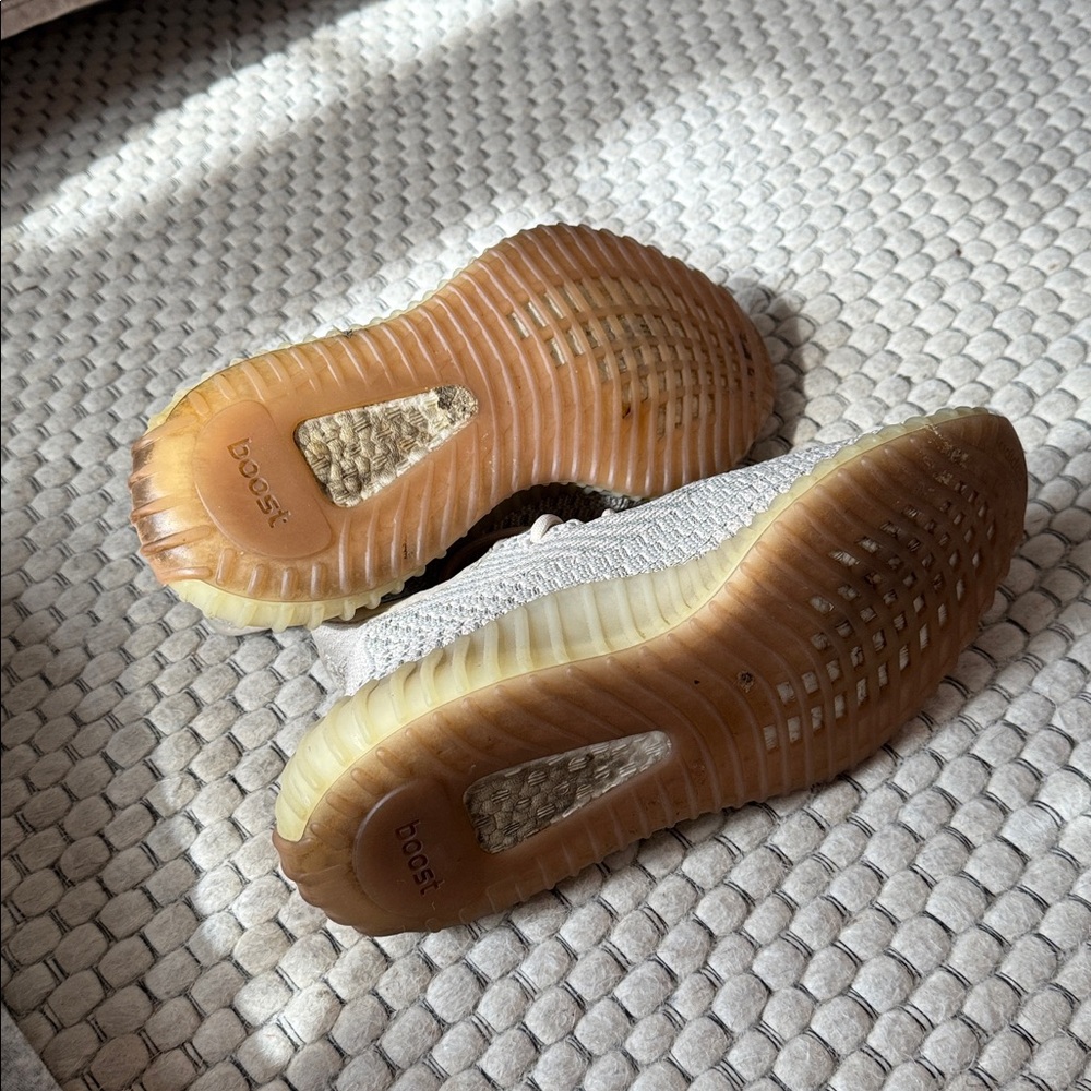 Yeezys size 6.5 men (fits women’s size 7.5) - Picture 6 of 6
